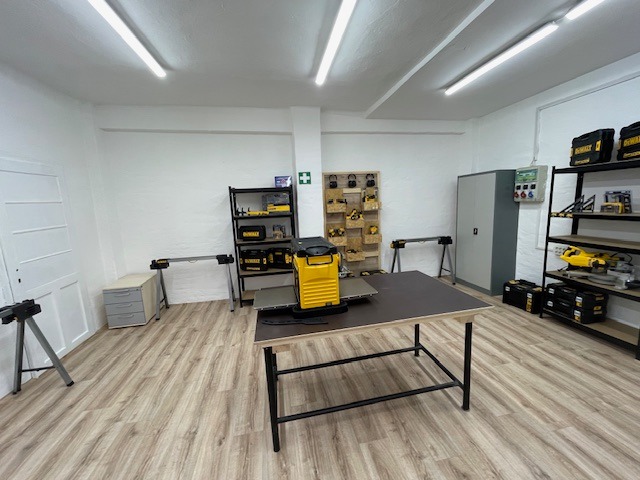 Első közösségi barkácsműhely