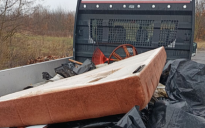 Illegális hulladéklerakó felszámolása a Harangozó utcában